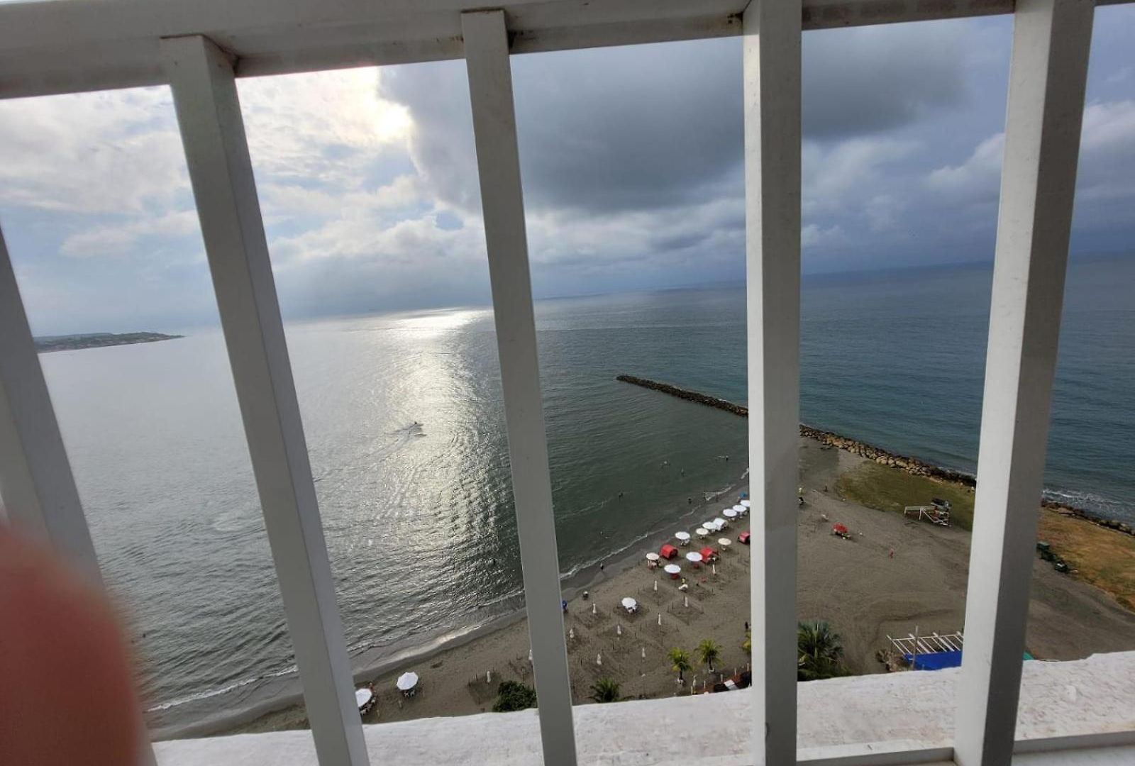 Large And Beautiful Oceanfront Penthouse *