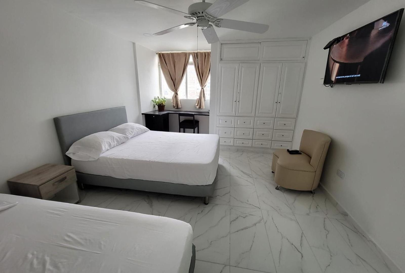 Large And Beautiful Oceanfront Penthouse Apartment *