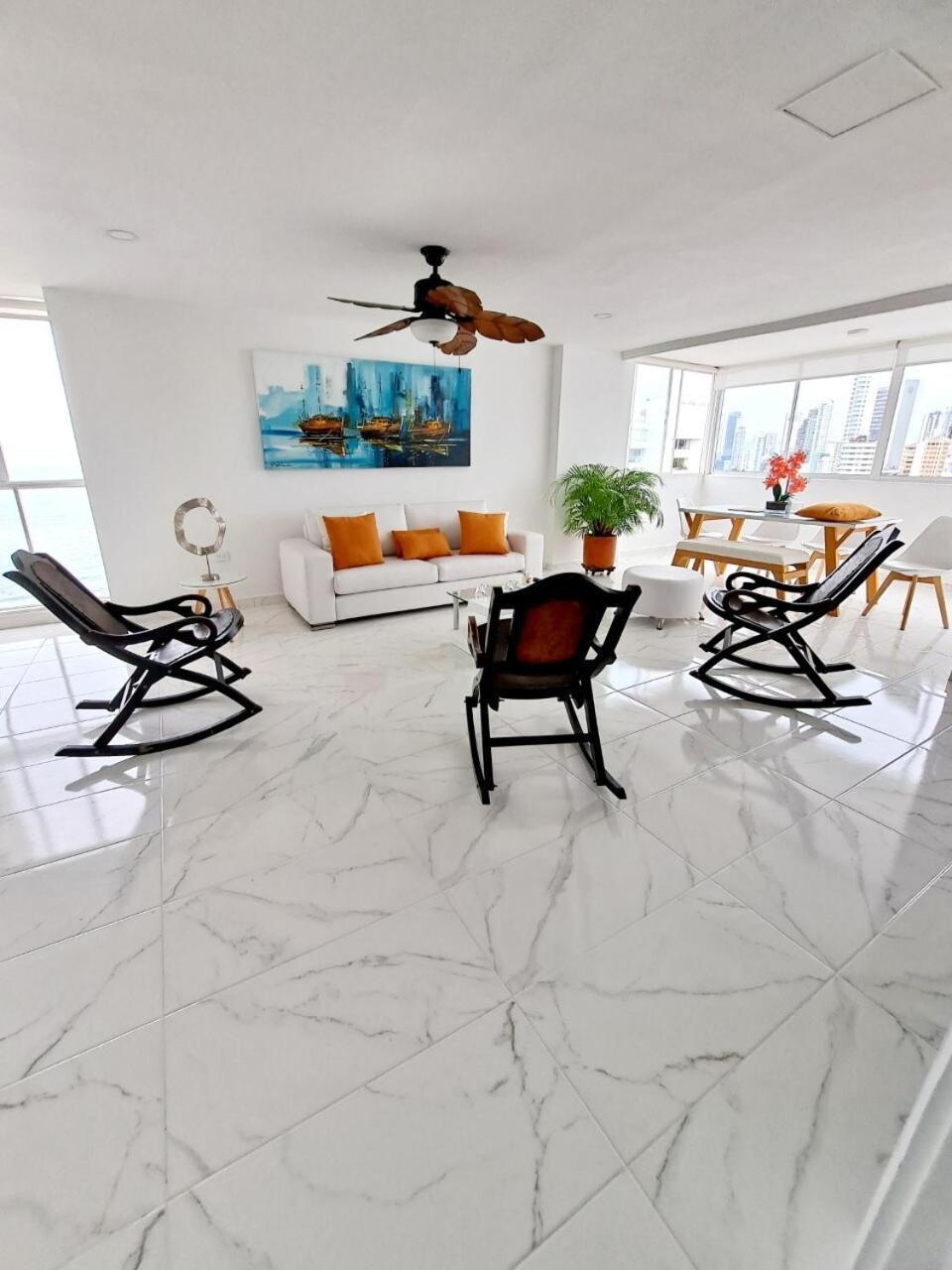 Large And Beautiful Oceanfront Penthouse Apartamento *