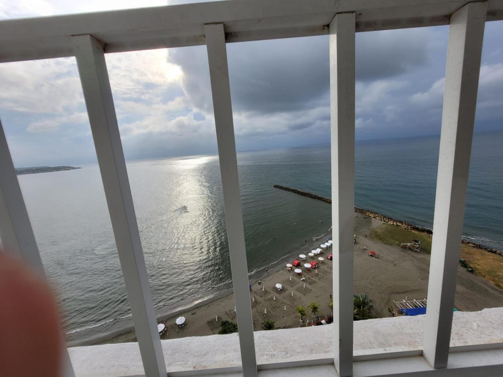 Large And Beautiful Oceanfront Penthouse *